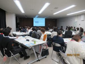 会場