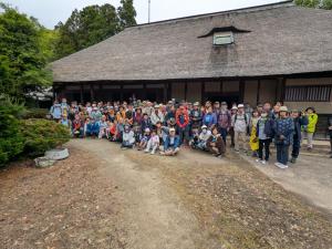 令和8年度歩け歩け大会洞口家住宅集合写真
